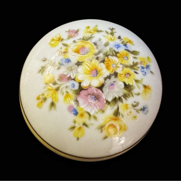 ✨Elegant Vintage Porcelain Jewelry Case - Picture 1 of 2
